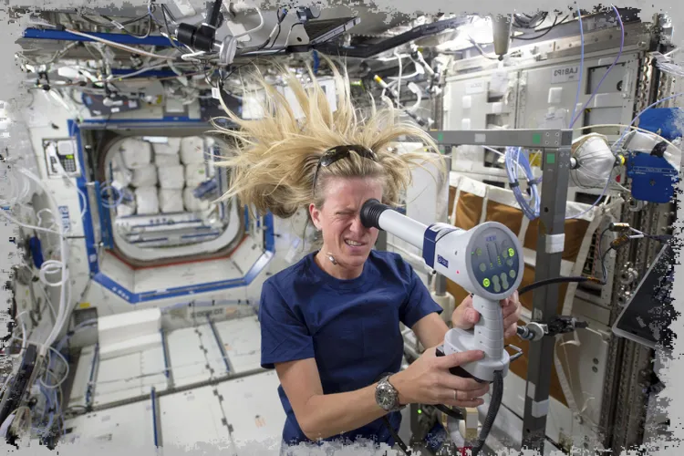 Как мыть волосы в космосе