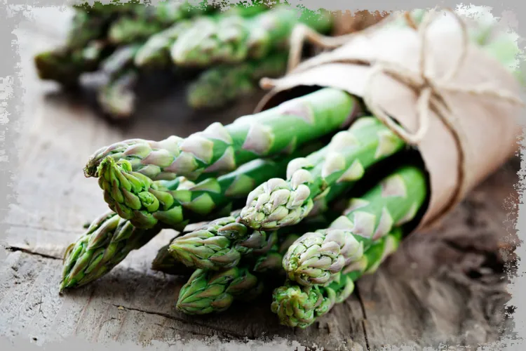 3 preizkušeni recepti za zelene šparglje. Odkrijte njihov okus še enkrat!