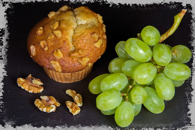 Recepti za muffine z grozdjem z mousse, čokolado ali pudingom