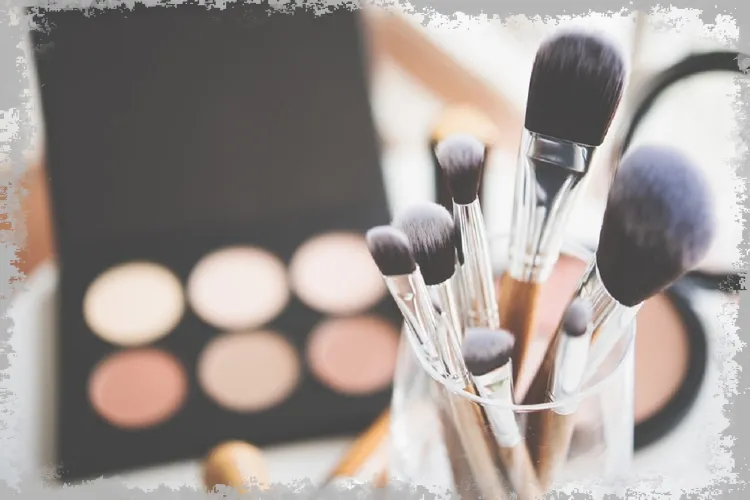 Jak umýt make-up štětce? Zkontrolujte, jak to udělat krok za krokem