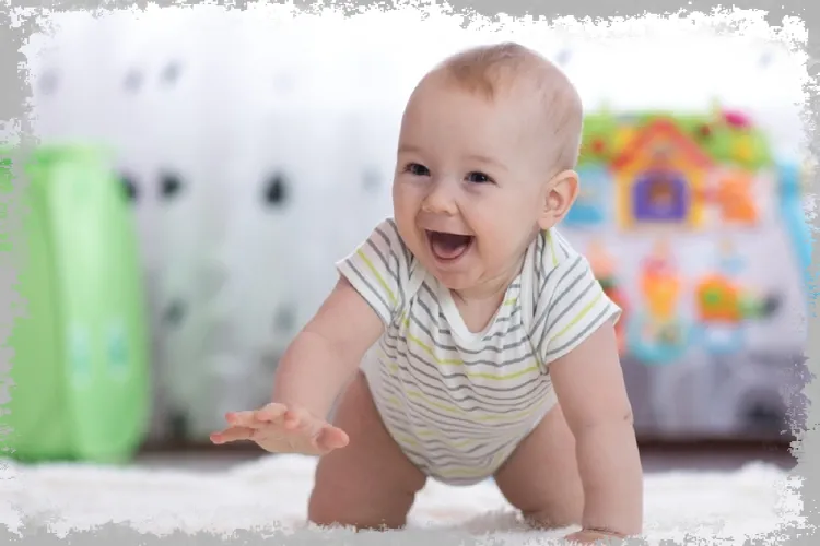 8 mesečni dojenček - razvoj, jedilnik, kaj lahko poje