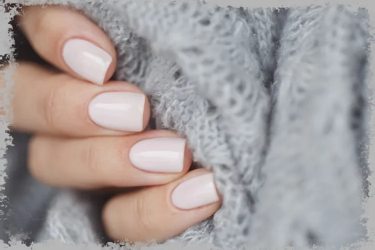 Práškové růžové nehty - jemná elegance