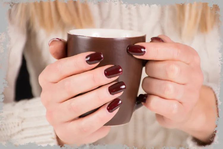 Черни нокти за кафе - вдъхновете се
