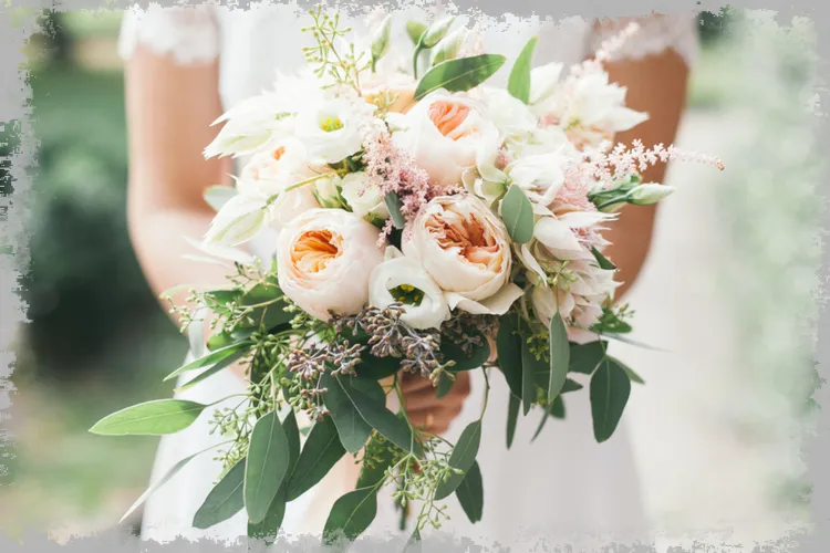 Свадебный букет - какие цветы выбрать и как оформить композицию?