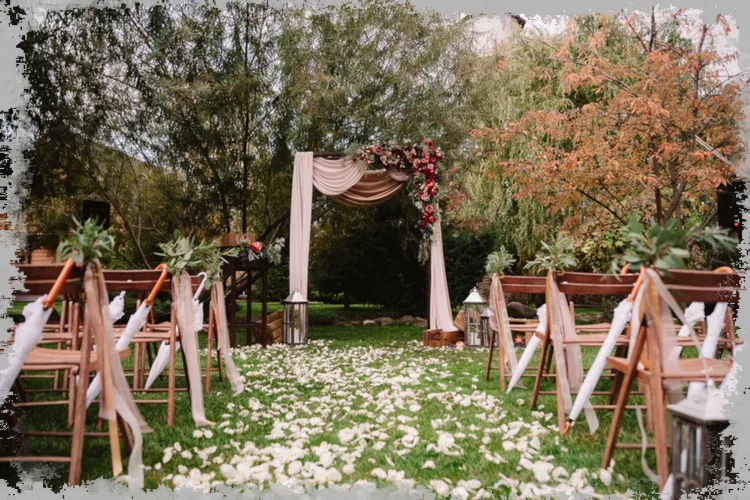 Осенние украшения для свадьбы - не только меню, но и цветы. Что выбрать?